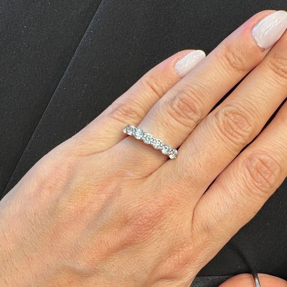 1 carat diamond band. 7 diamonds 18k white gold size 5 Women's Ring